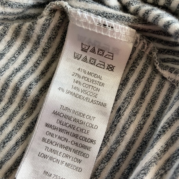 Max Studio Tee - Picture 4 of 4